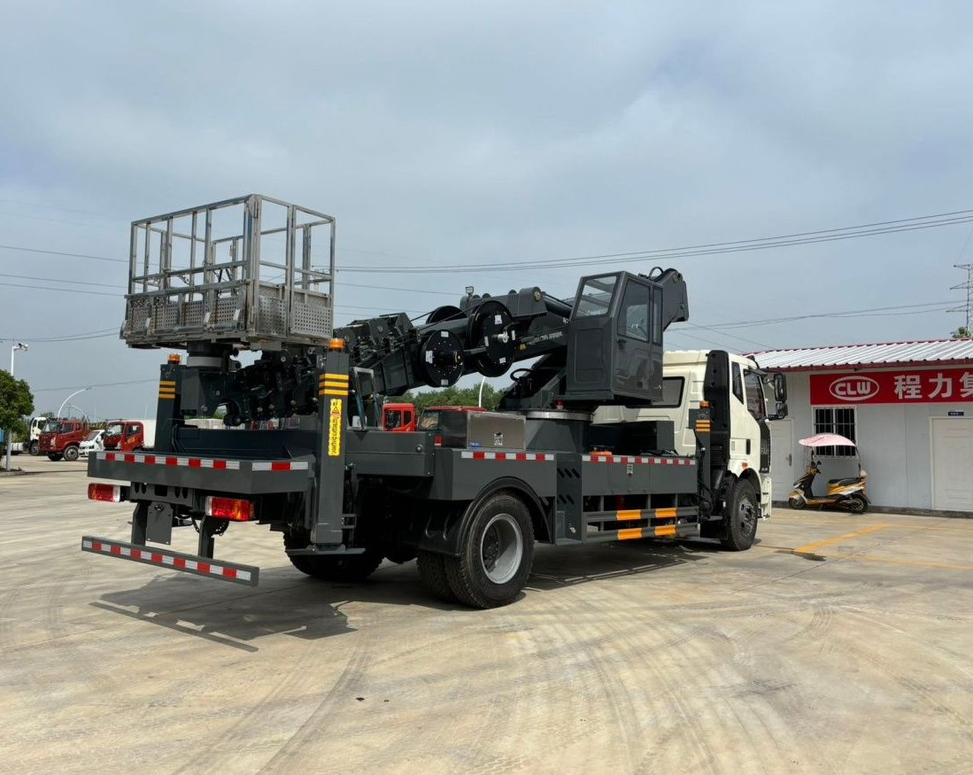 FAW Lifting Equipment Straight Arm Aerial Work Platform Truck Heavy-Duty High Altitude Truck