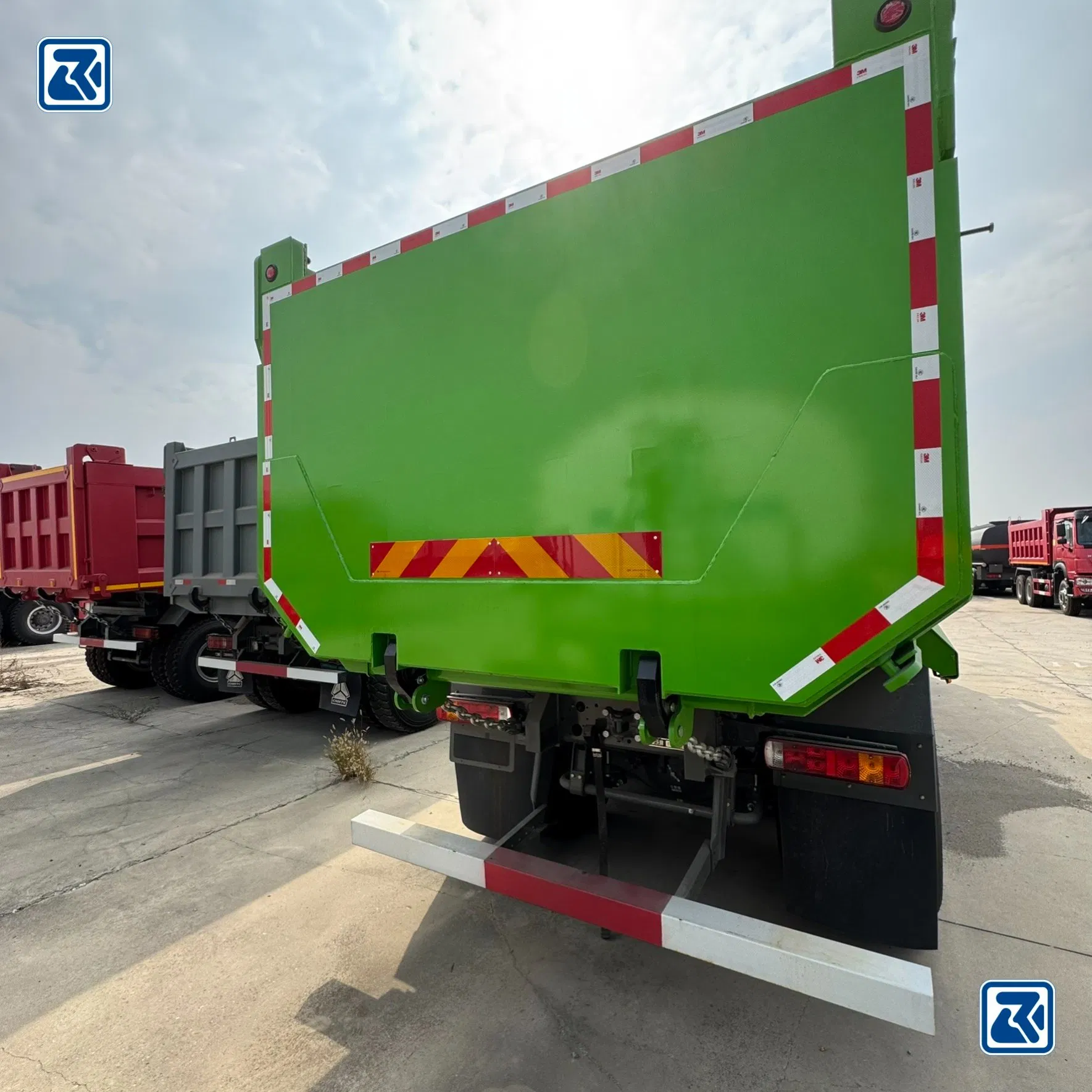 Sinotruk HOWO Electric 8X4 20 Cubic Meters Dump Tipper Used Delivery Cargo Truck for Sale