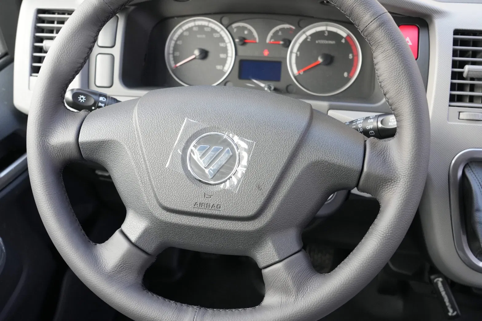 Foton Toano Luxury Business Passenger Van Nappa Leather Massage Seats Front-Rear Intercom System for High-End VIP Reception &amp; Corporate Events