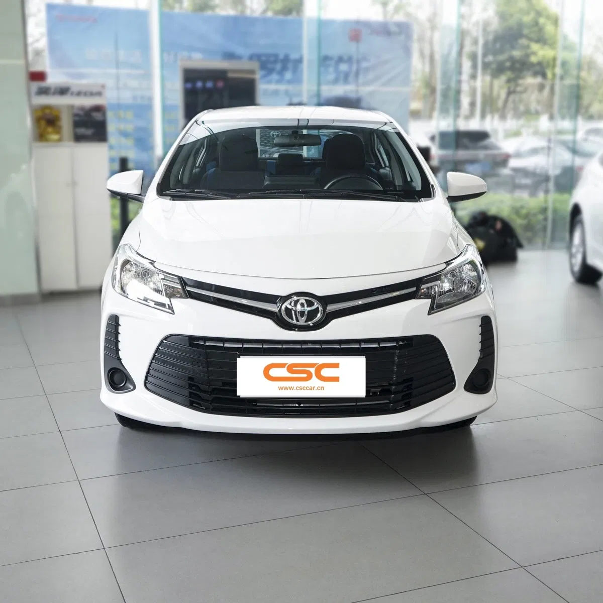 Luxury Sport Utility Vehicle with Hybrid Engine and Wheelbase 2550 mm