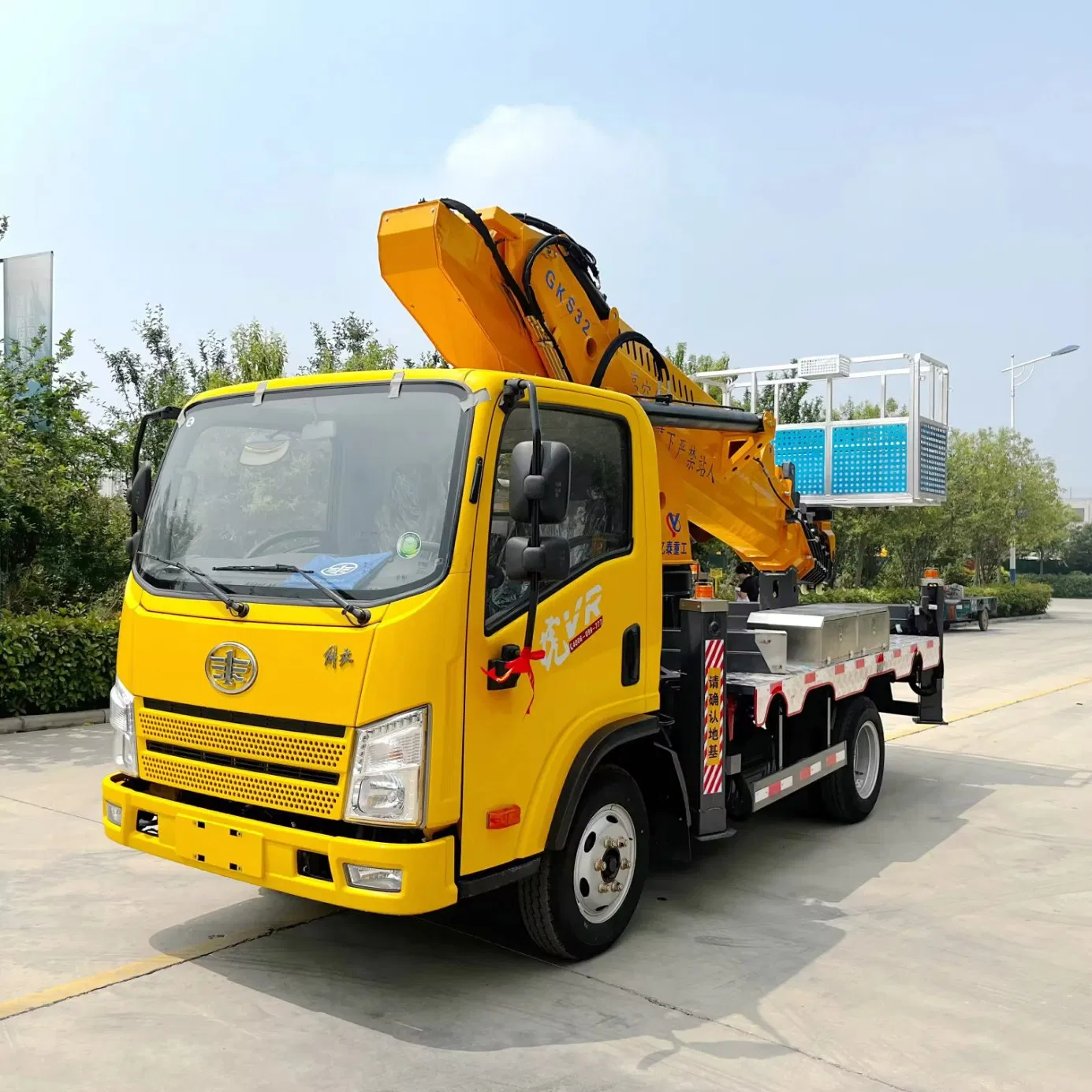 FAW Heavy-Duty 32m Telescopic Boom Aerial Work Platform Truck