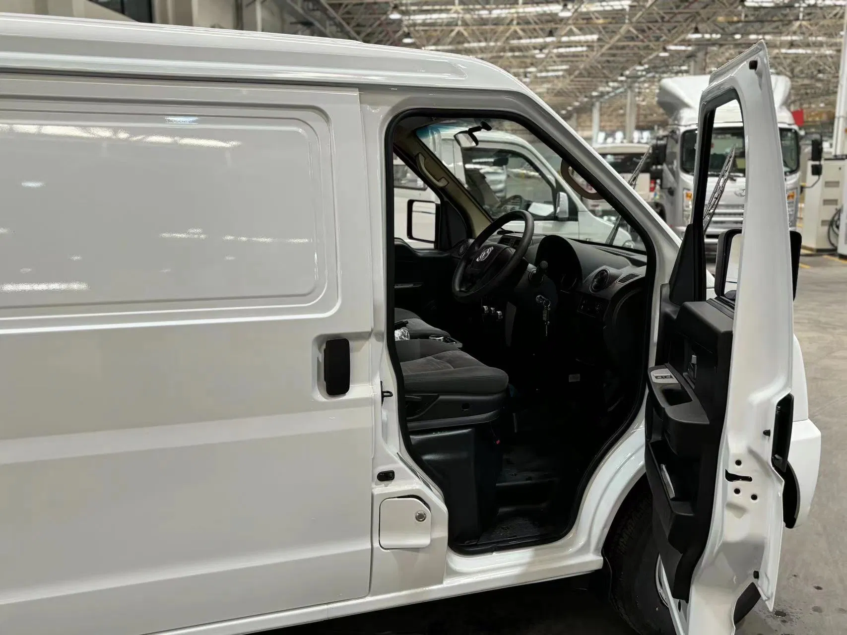 Chinese Commercial EV Cargo Van Ec35 II with 38.64kwh Battery Capacity
