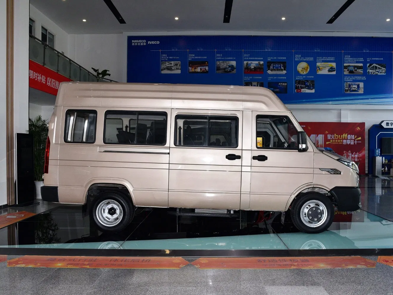 New Delight Commercial off-Road Used Iveco Daily Cargo Van