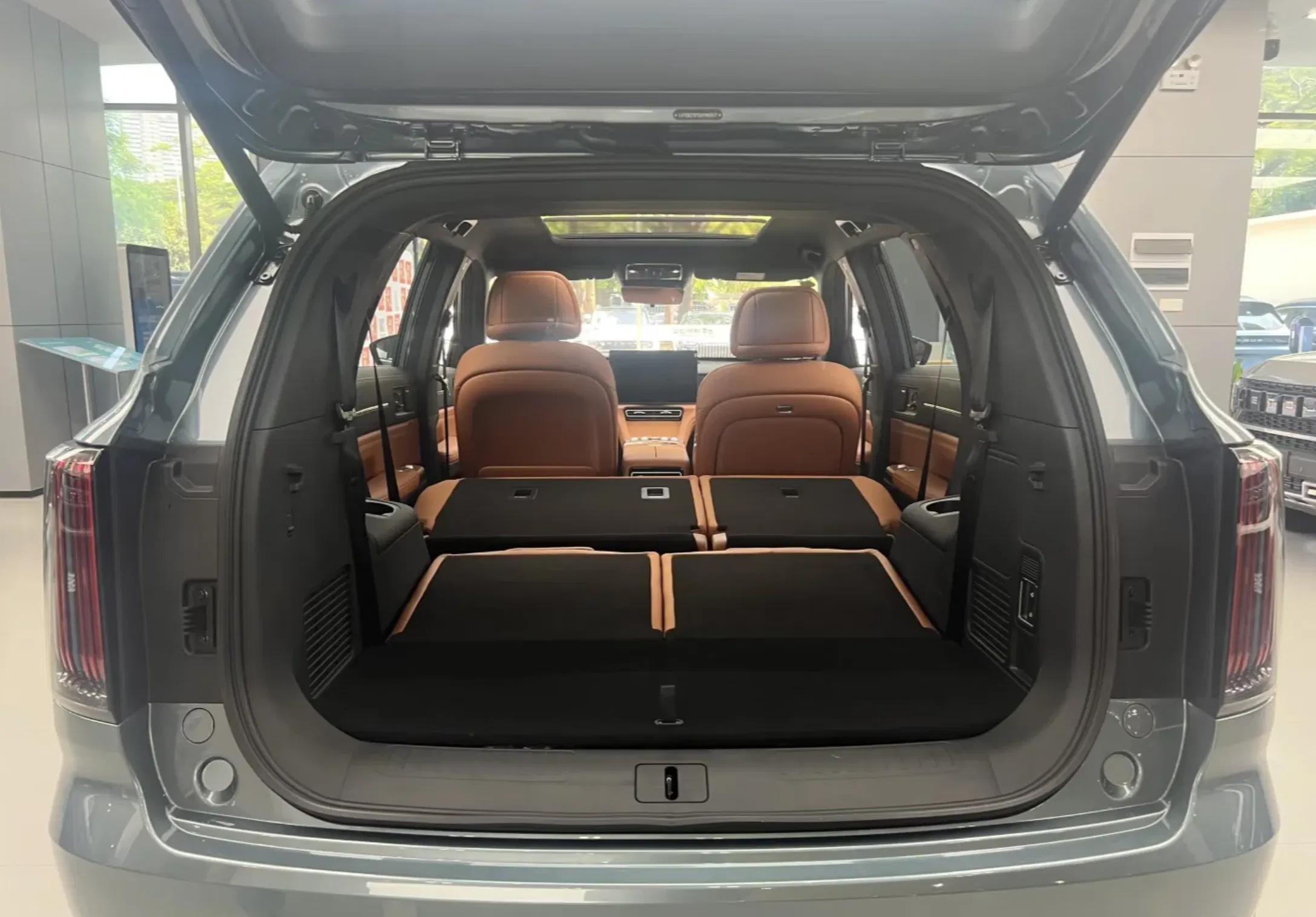 Jetour X70L 5-Seater SUV Featuring 156 PS L4 Plug-in Hybrid