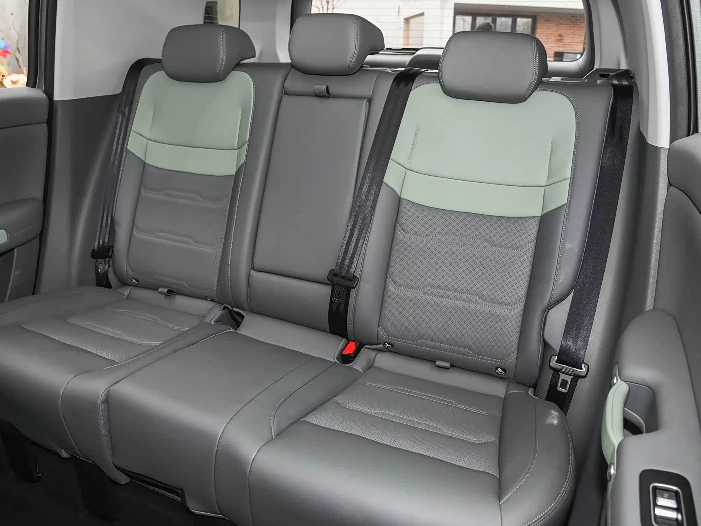 Smart-Tech Powerful Beijing off-Road Bj30 Sport Utility Vehicle for Urban Daily Commuting