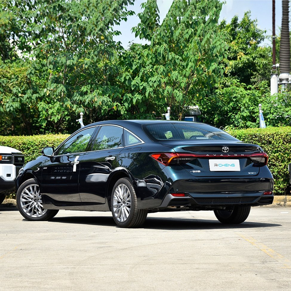 High Performance 2.5L Toyota Avalon Sedan Electric-Gasoline Hybrid E-CVT Toyota Avalon Car Price