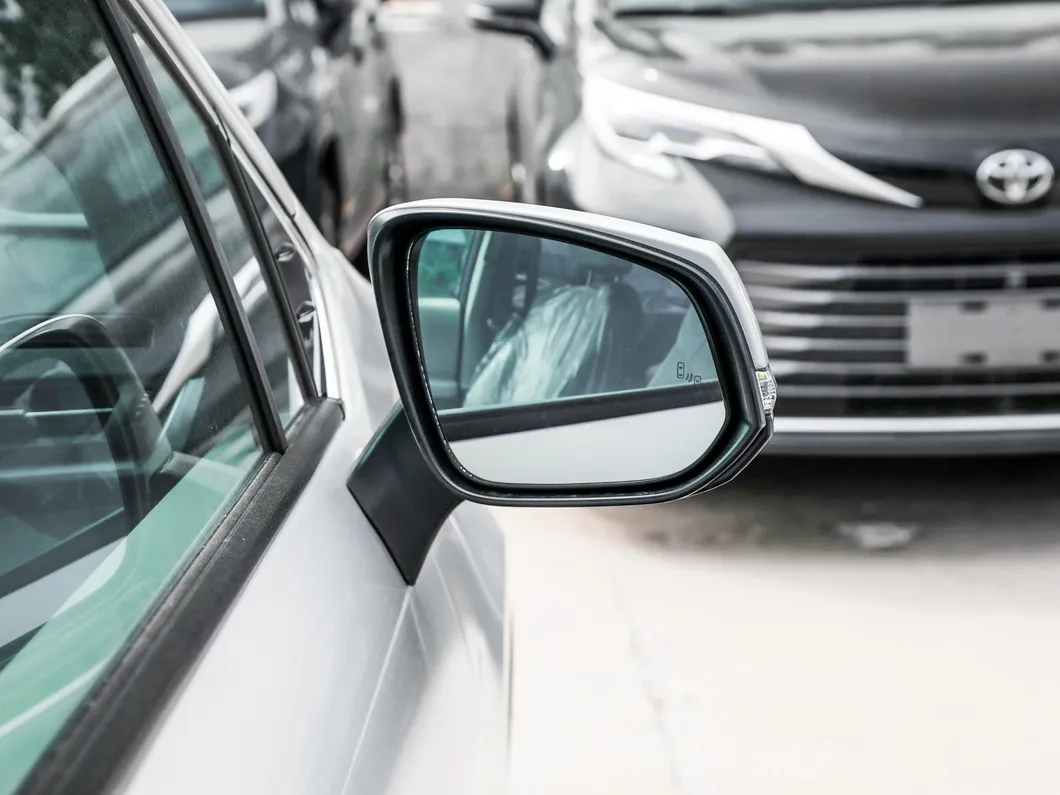 Sienna Hybrid MPV View 2