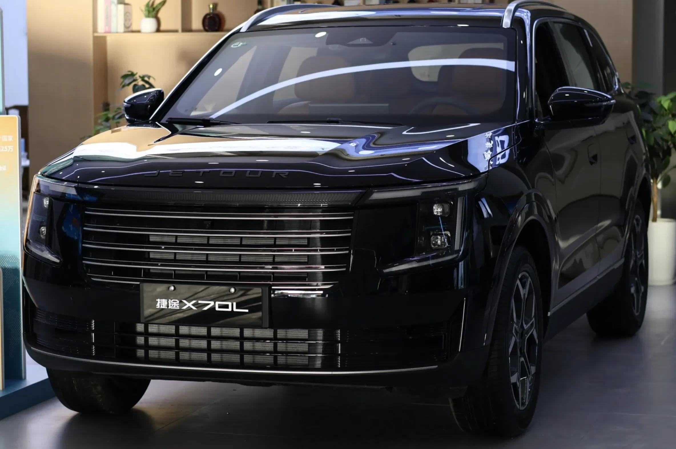 Jetour X70L 5-Seater SUV Featuring 156 PS L4 Plug-in Hybrid