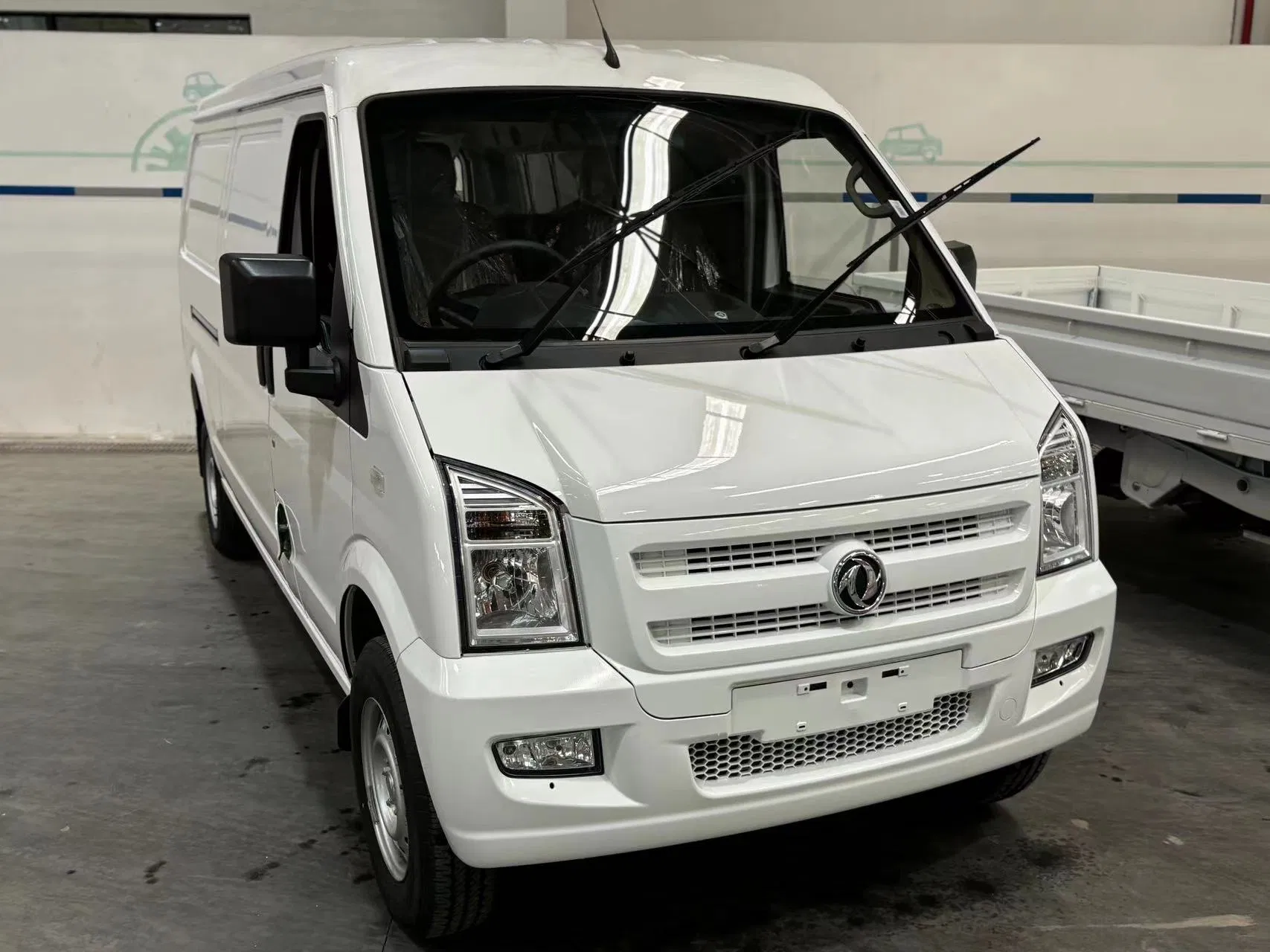 Chinese Commercial EV Cargo Van Ec35 II with 38.64kwh Battery Capacity