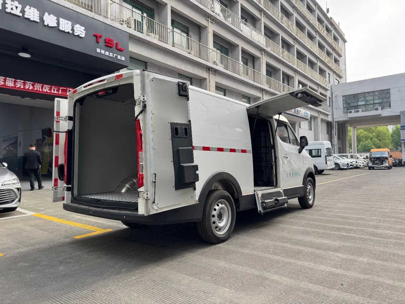 Karry Dolphin EV8 Van Cargo 7.5m³ H-Quality Electric New Energy Commercial Vehicles Used Car