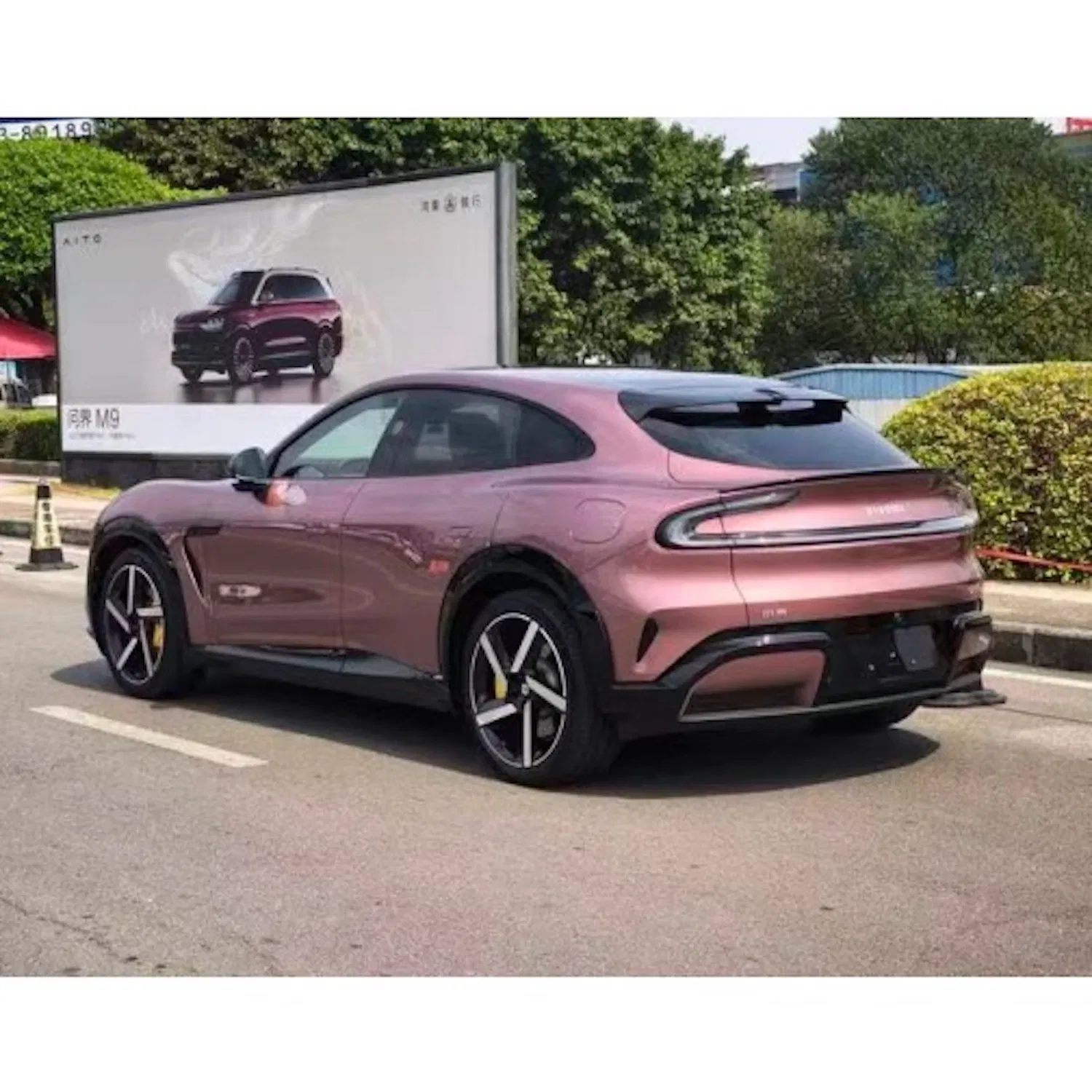 Used Car Hot Sale: Stylish Design for Xiaomi Yu7 2025, Long Range, High Performance, 4WD, 5 Seats, New Car Deposit, Chinese Electric Sports EV