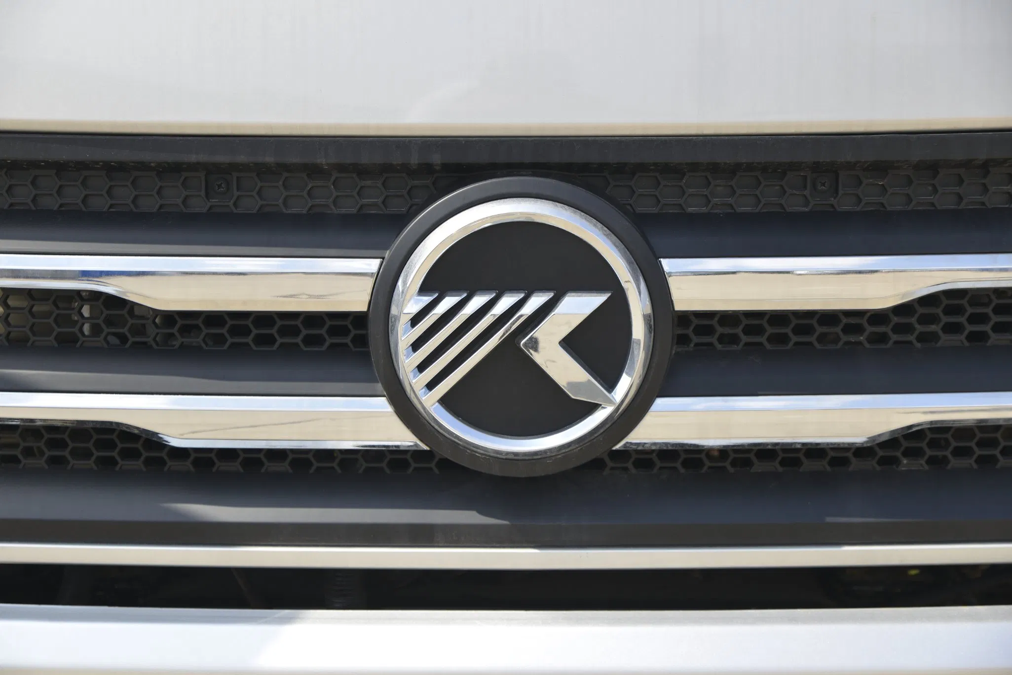 Durable Diesel Delivery Truck Kama K67b 2800mm Wheelbase &amp; Central Lock for Logistics