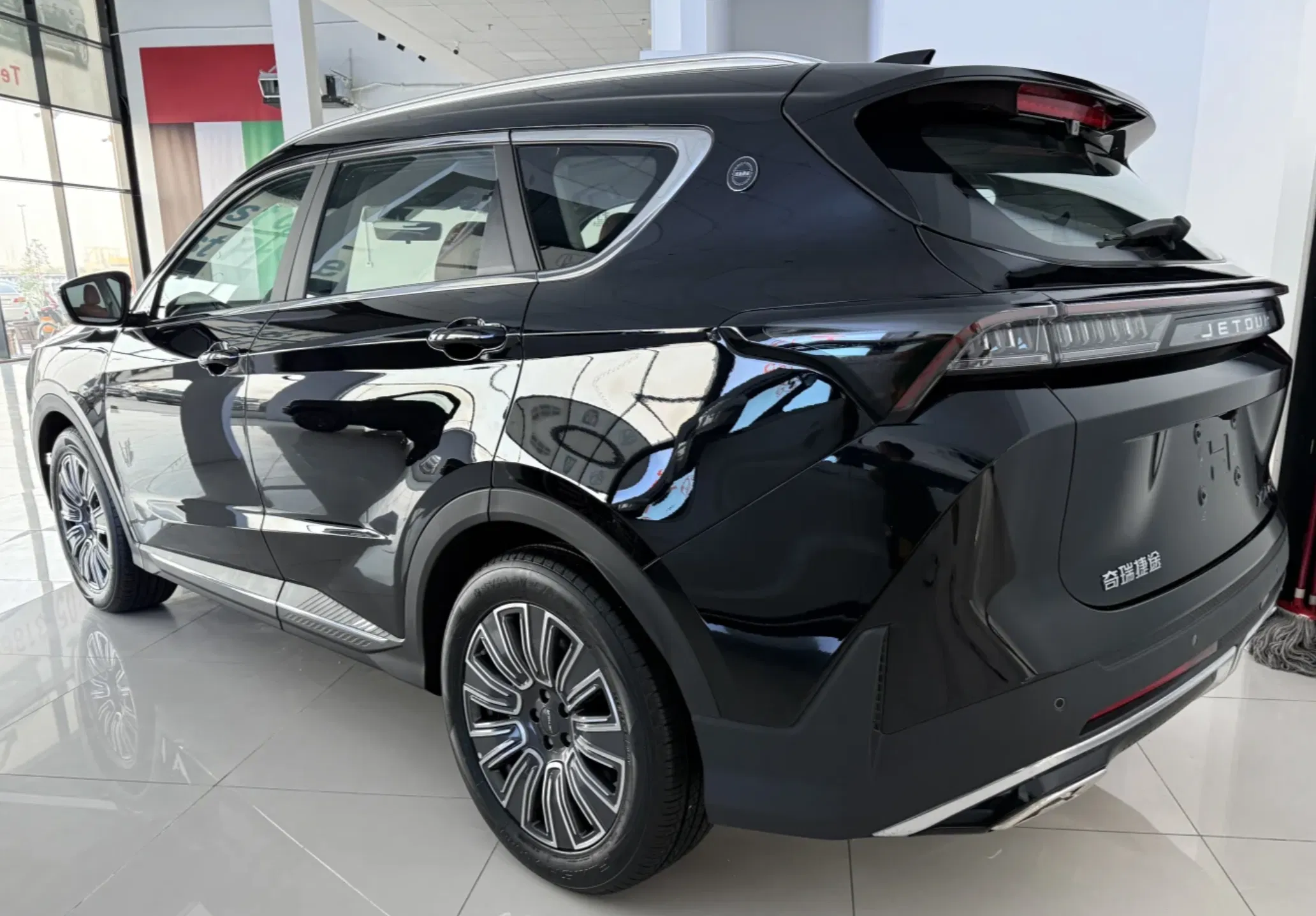 Jetour X70L 5-Seater SUV Featuring 156 PS L4 Plug-in Hybrid