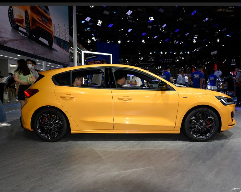 2020 Ford Focus Luxury Sedan - High-Performance Gasoline Vehicle