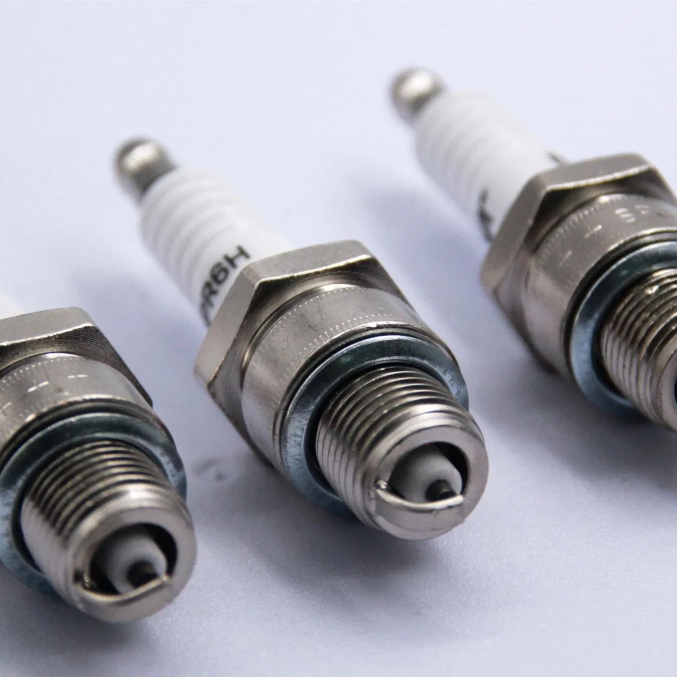 Wholesale China High Quality Auto Parts Spark Plugs for Japanese, Korean Cars, Toyota, Corolla, Hyundai, Suzuki, Vitara, Nissan Auto Parts 13