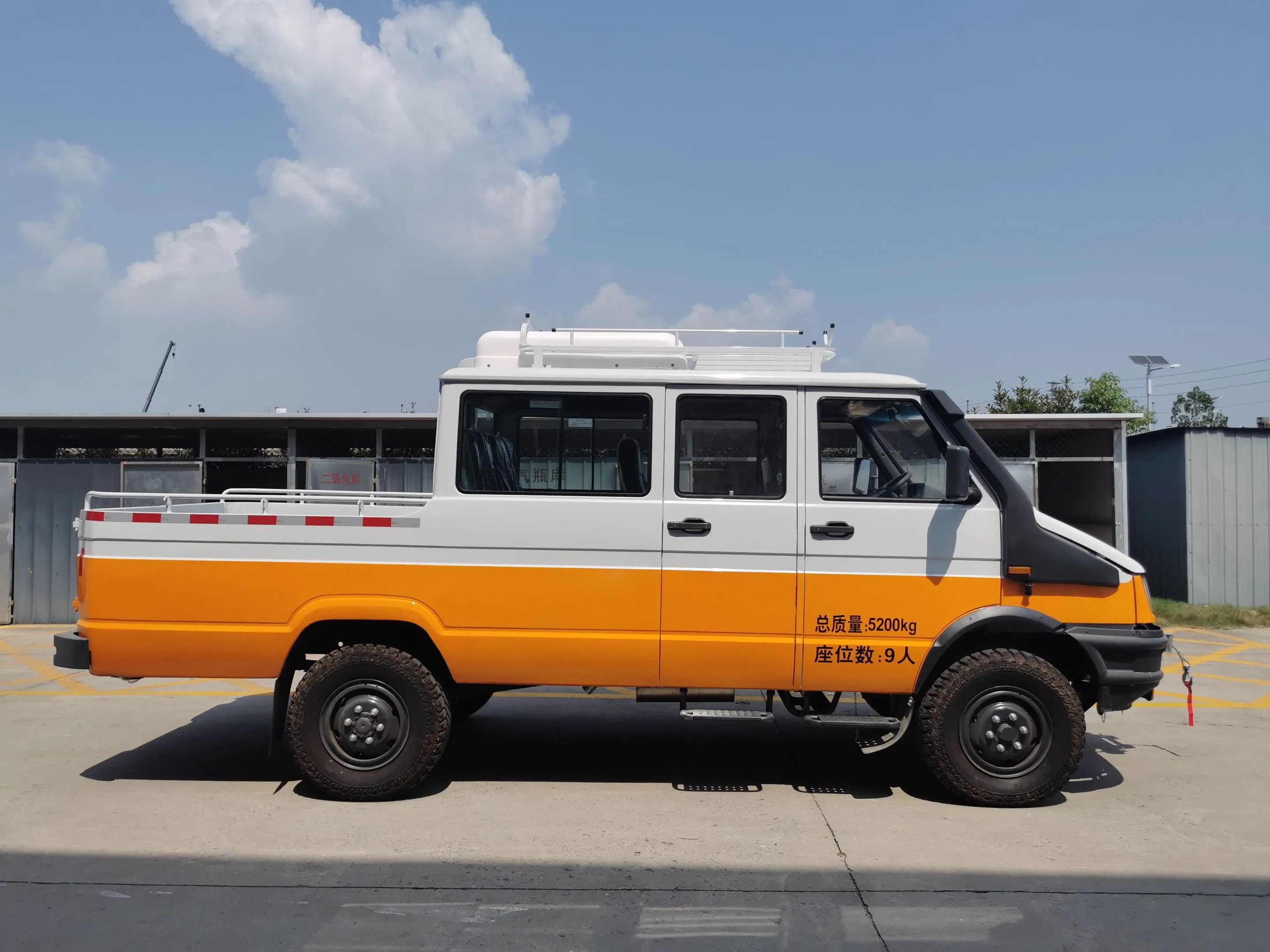 Lveco 4X4 off-Road Engineering Vehicle for Challenging Landscapes