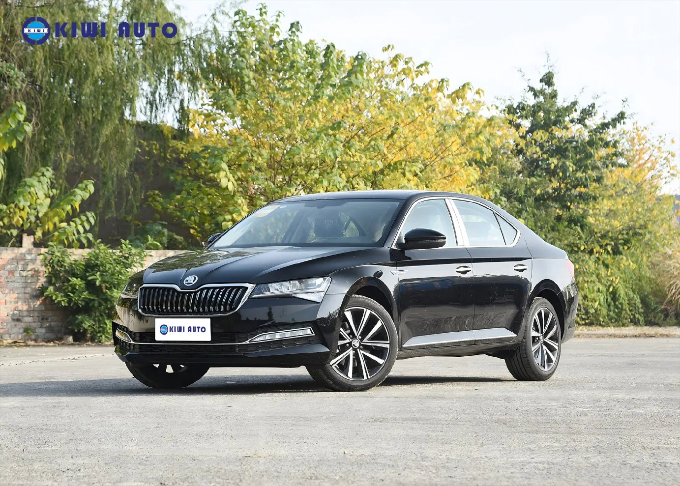 Low Price Skoda Superb Midsize Gasoline Hatchback Fuel Efficiency Family Auto Car for Urban Driving