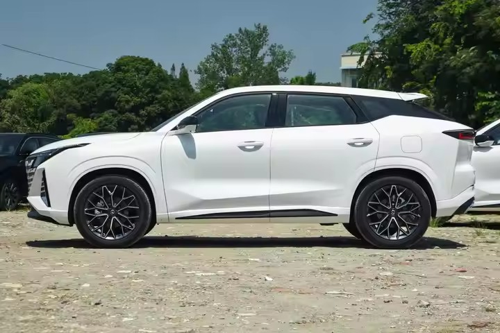 2025 Changan Uni-Z 5-Seat SUV Chinese Hot Selling Plug-in Hybrid Petrol Vehicle with Excellent Performance New Phev Car