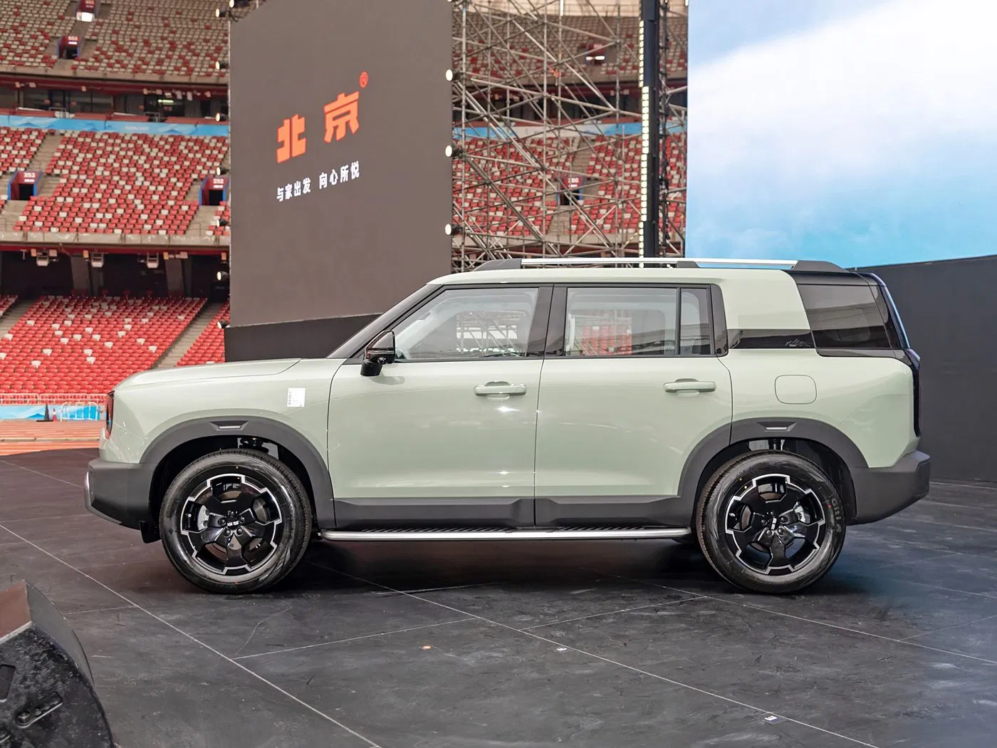 Big Space Stylish Beijing off-Road Bj30 Sport Utility Vehicle for Urban Daily Commuting