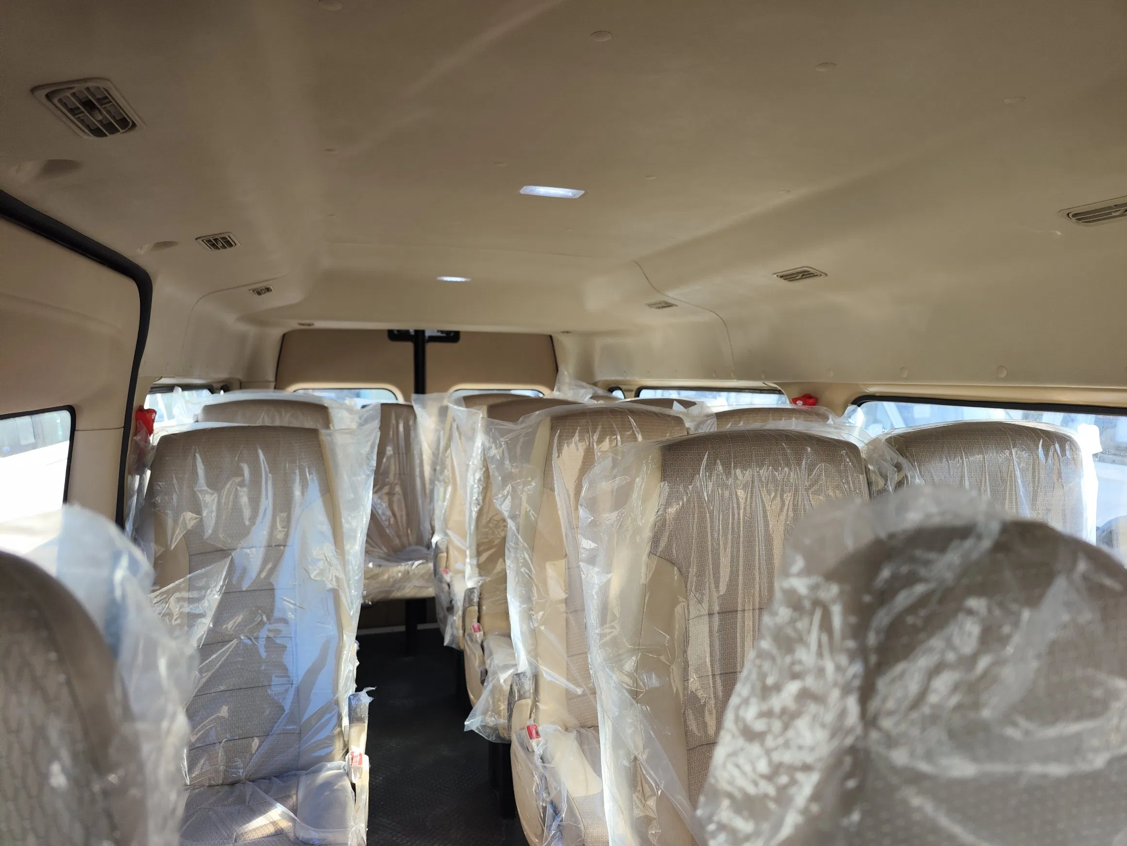 Foton Toano 18 Seats Luxury Staff Shuttle Bus Comfortable Commuter Van for Airport Transfer &amp; Hotel Guest Transport