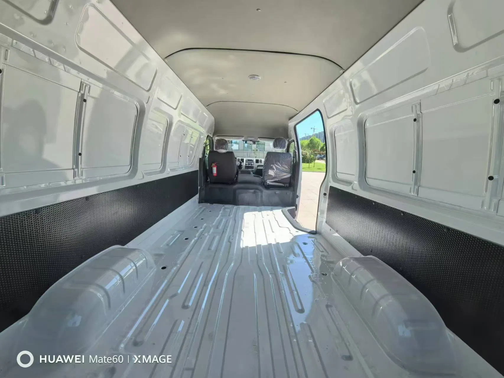 Reliable Foton View G9 Cargo Van for Commercial Use and Delivery