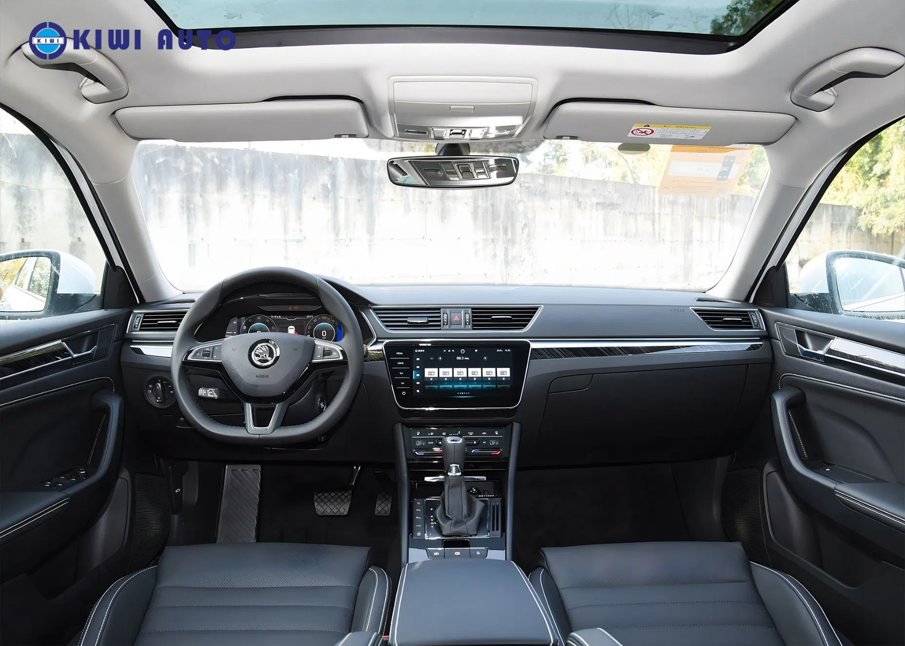 Low Price Skoda Superb Midsize Gasoline Hatchback Fuel Efficiency Family Auto Car for Urban Driving