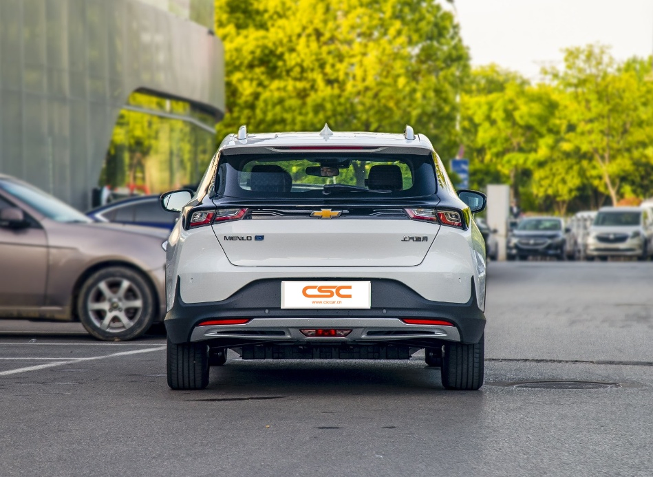 Next-Generation Smart Electric SUV with Innovative Energy Solutions