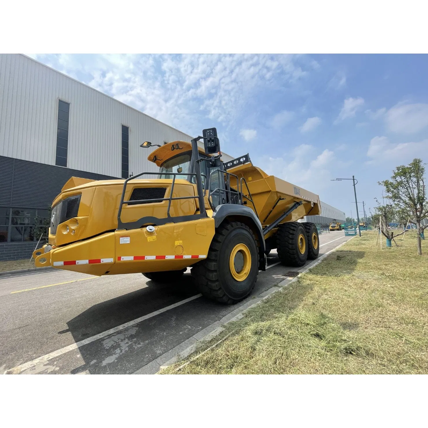 Durable 40 Ton Mining Articulated Dump Truck Xda45 for Heavy Duty Work