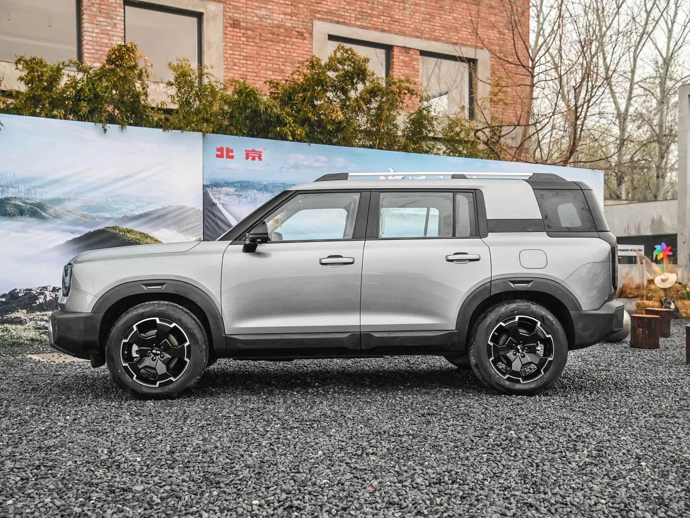 Style-Forward Versatile Beijing off-Road Bj30 Sport Utility Vehicle for Weekend off-Road Exploration