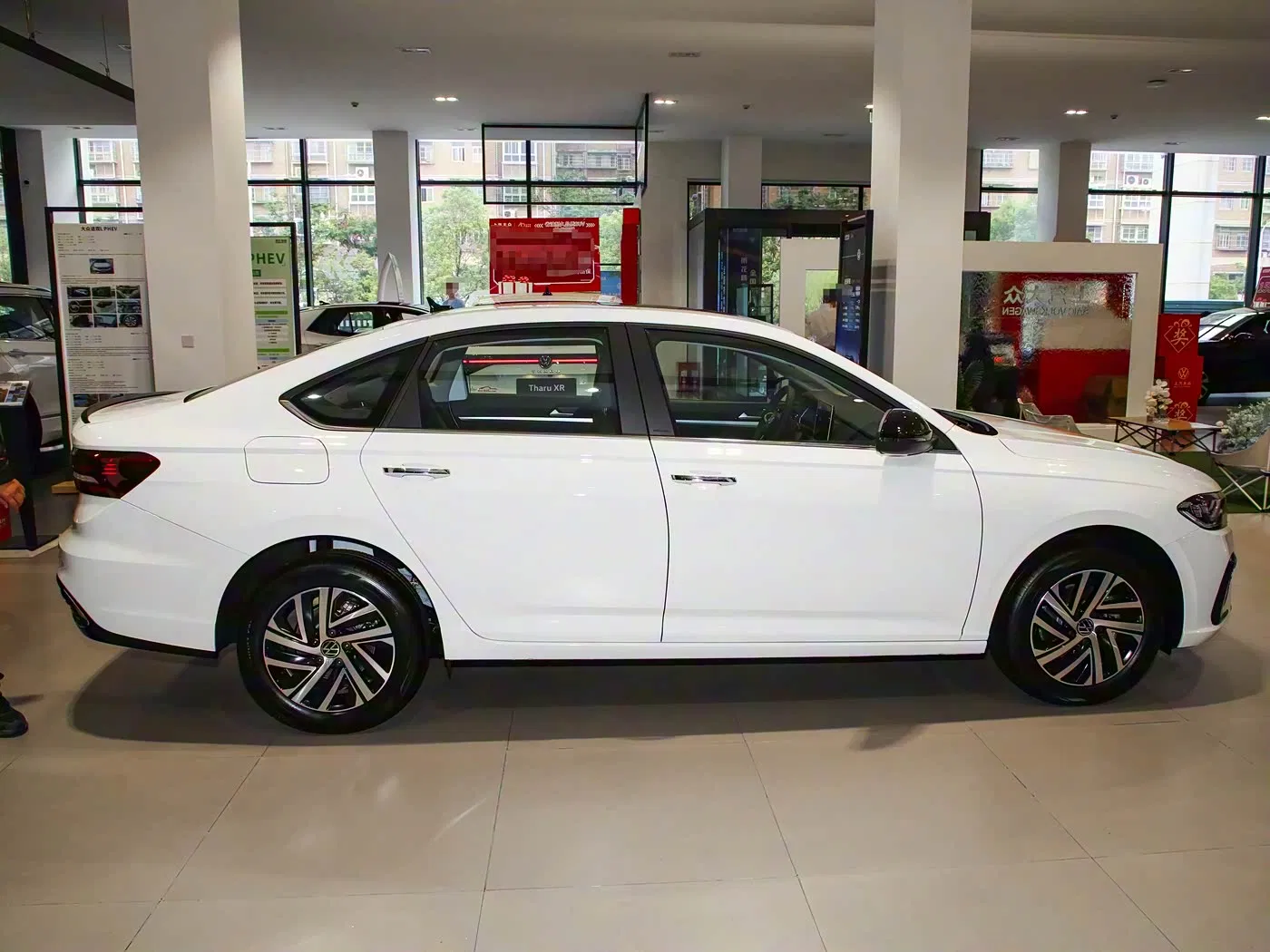 V-Olkswagen Lavida 2024 Model 300tsi DSG Compact Sedan