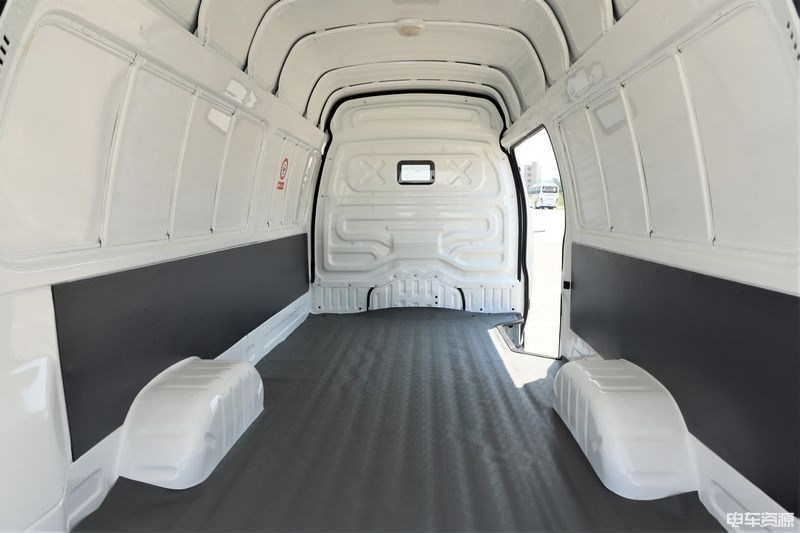 China Factory Directly Supply High Quality Electric Van Commercial Use Logistic Transport Cargo Van