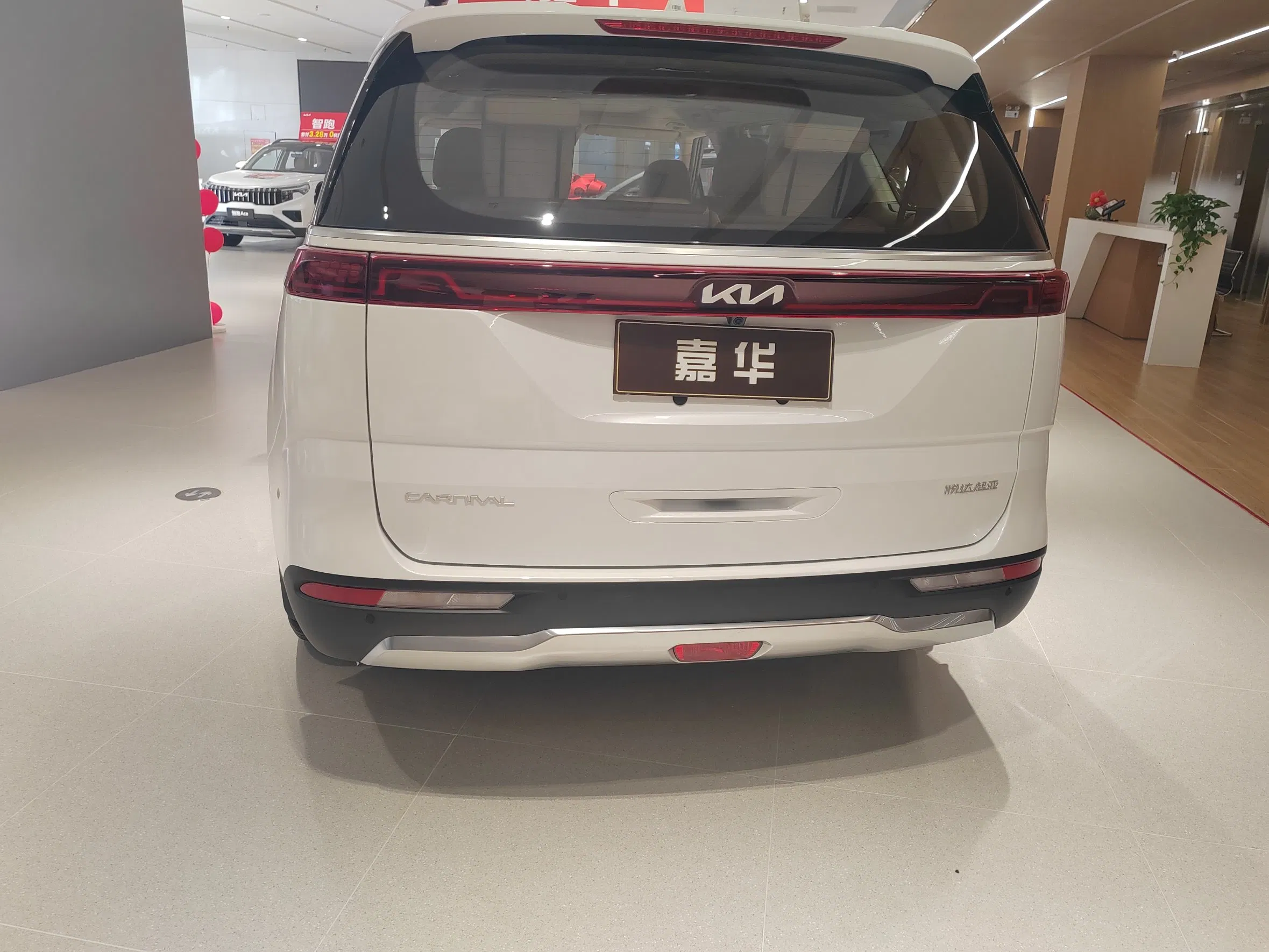 Luxury Family/Business Gasoline/Petrol at/Automatic Carnival/Sedona/Vq 7 Seats Passenger Van