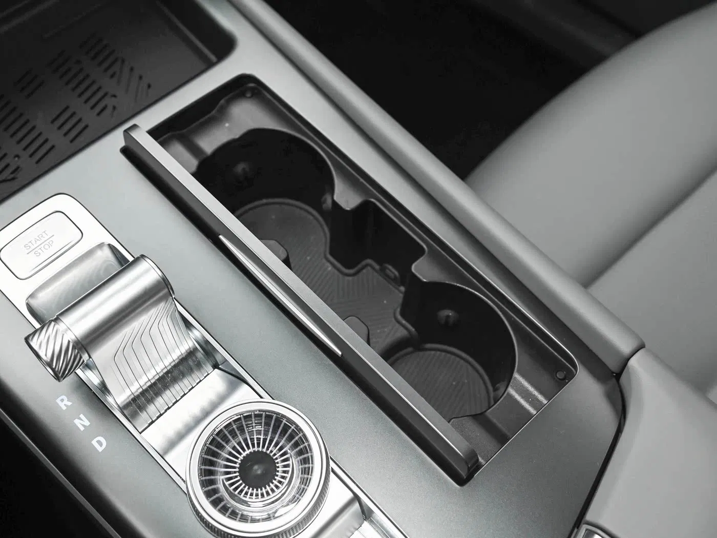 Style-Forward Versatile Beijing off-Road Bj30 Sport Utility Vehicle for Family Road Trips