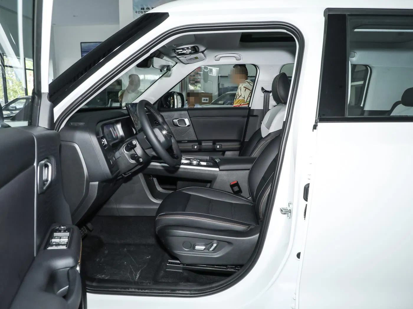 Smart-Tech Powerful Beijing off-Road Bj30 Sport Utility Vehicle for Urban Daily Commuting