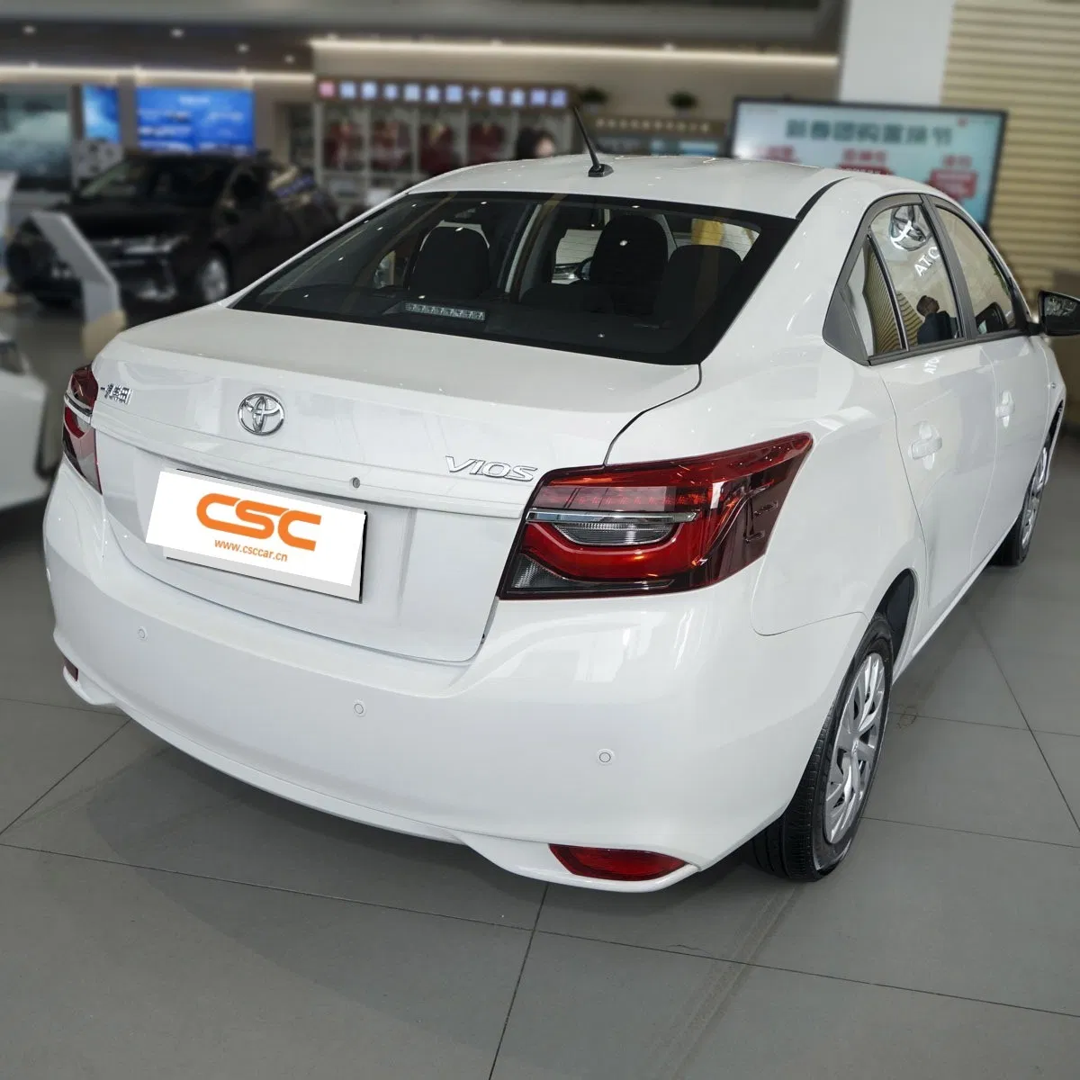 Luxury Sport Utility Vehicle with Hybrid Engine and Wheelbase 2550 mm