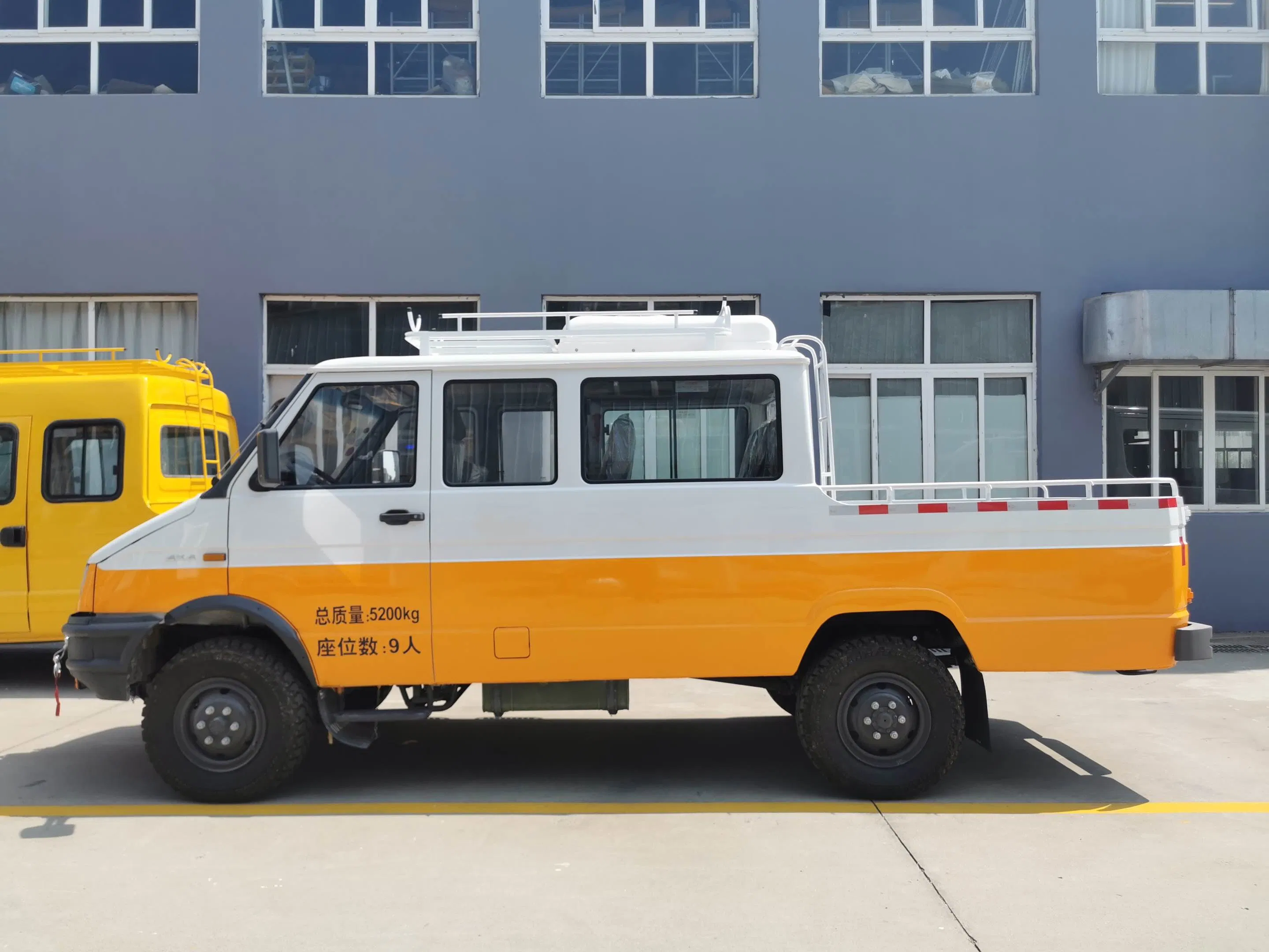 Lveco 4X4 off-Road Engineering Vehicle for Challenging Landscapes