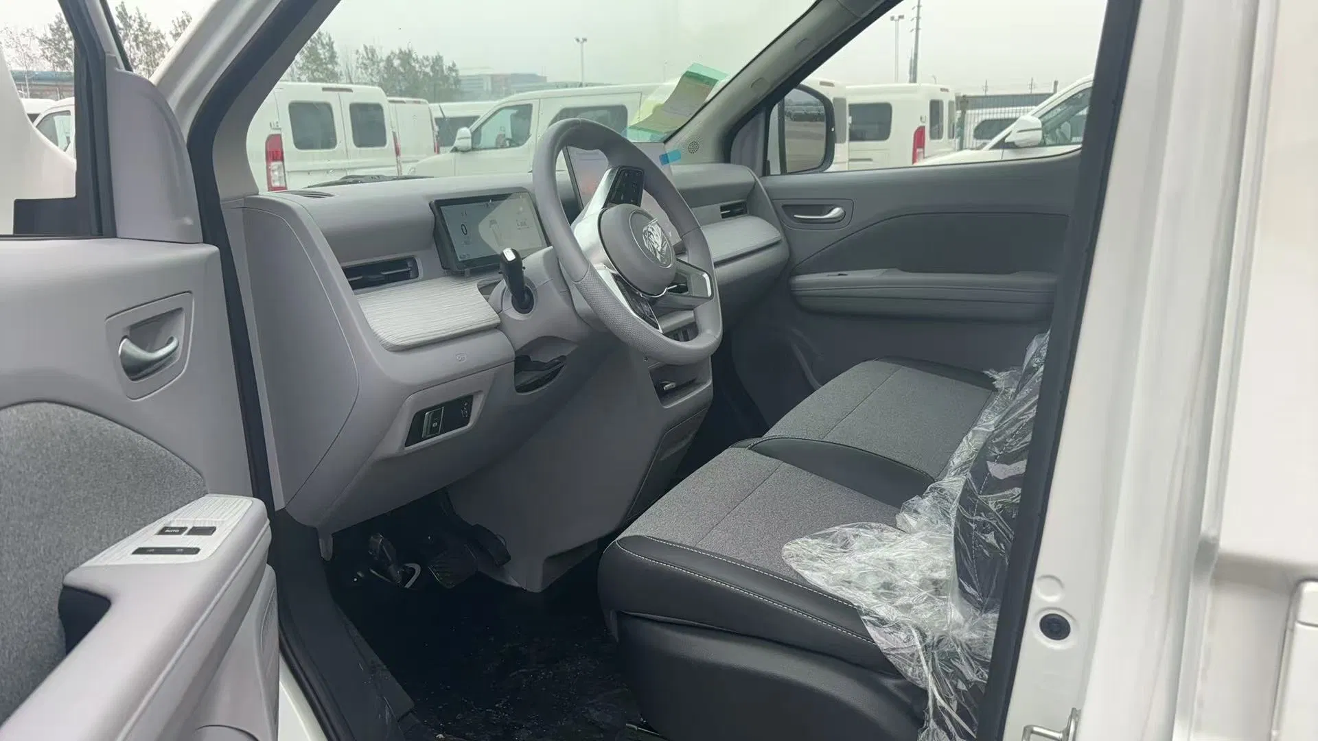 Dfsk Ruichi Hot Selling Large Space 2026 Electric Van Vehicle 52.16kwh Pure Electric Mini Van Car Commercial Van Cargo Truck