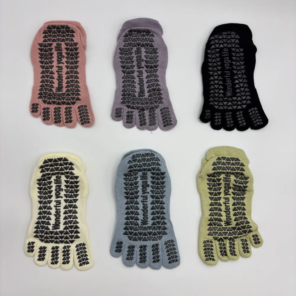 Meias de Yoga Antiderrapantes de Cinco Dedos com Abertura Traseira em Multicor com Grip de Silicone em Triângulo para Pilates