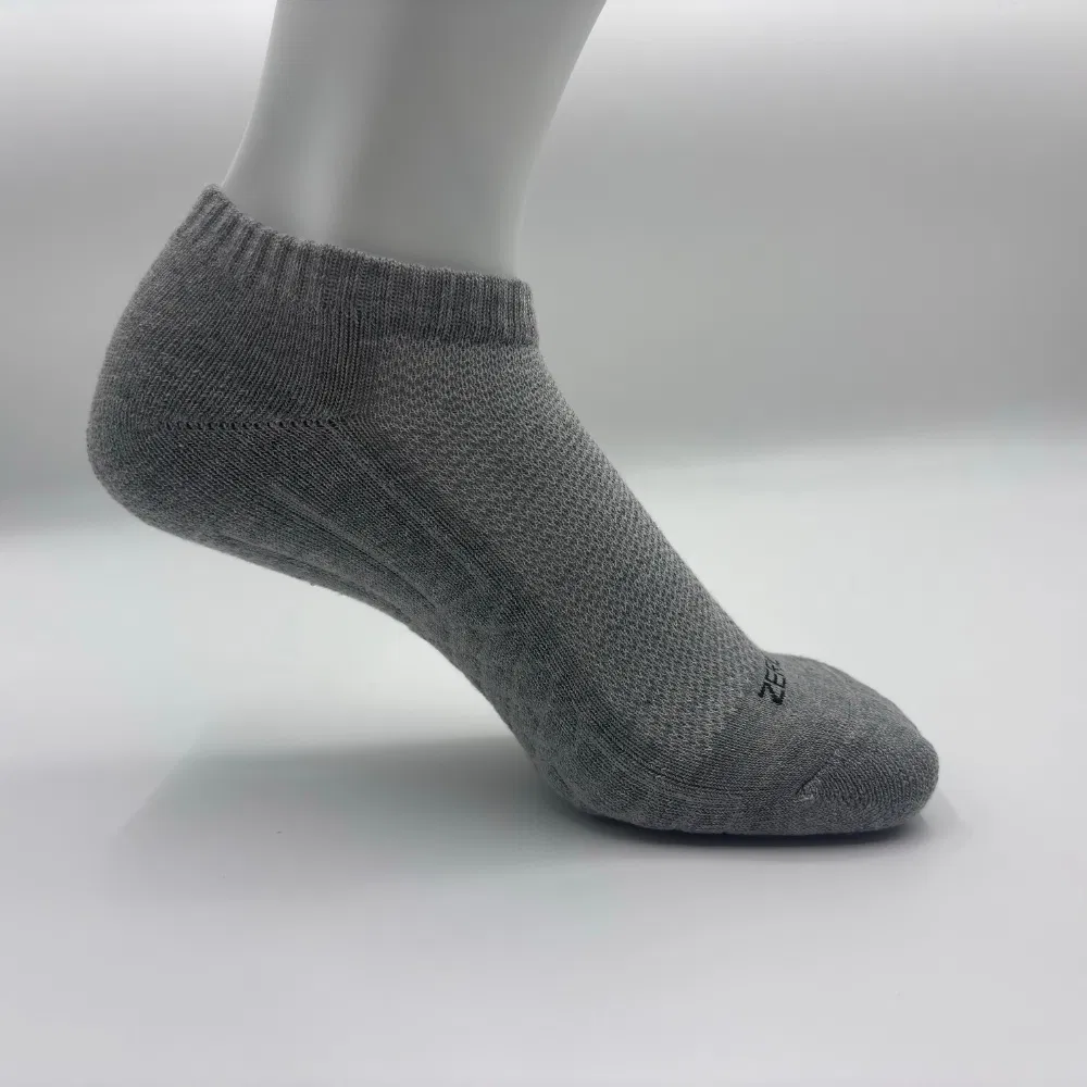 Meias esportivas respiráveis personalizadas de malha, cano curto, em algodão de alta densidade para corrida e treinamento