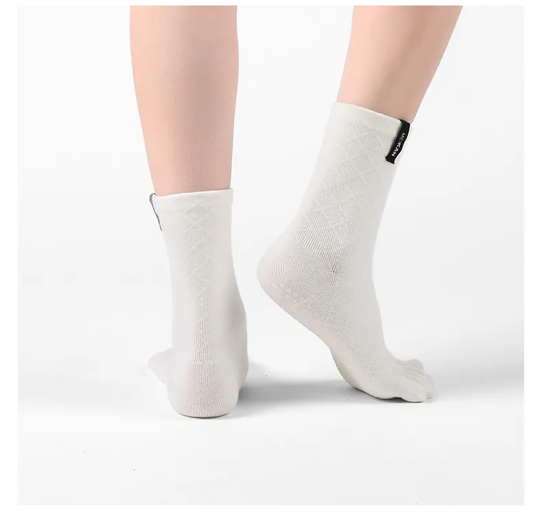 Meias de Calf Médio de Compressão Micro Antiderrapante para Dança Profissional Yogahigh para Fitness em Preto, Branco e Cinza