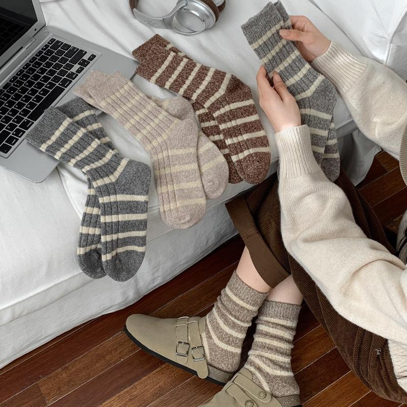 Meias de inverno retro listradas de cashmere para mulheres, até a metade da panturrilha, em acrílico, quentes e confortáveis