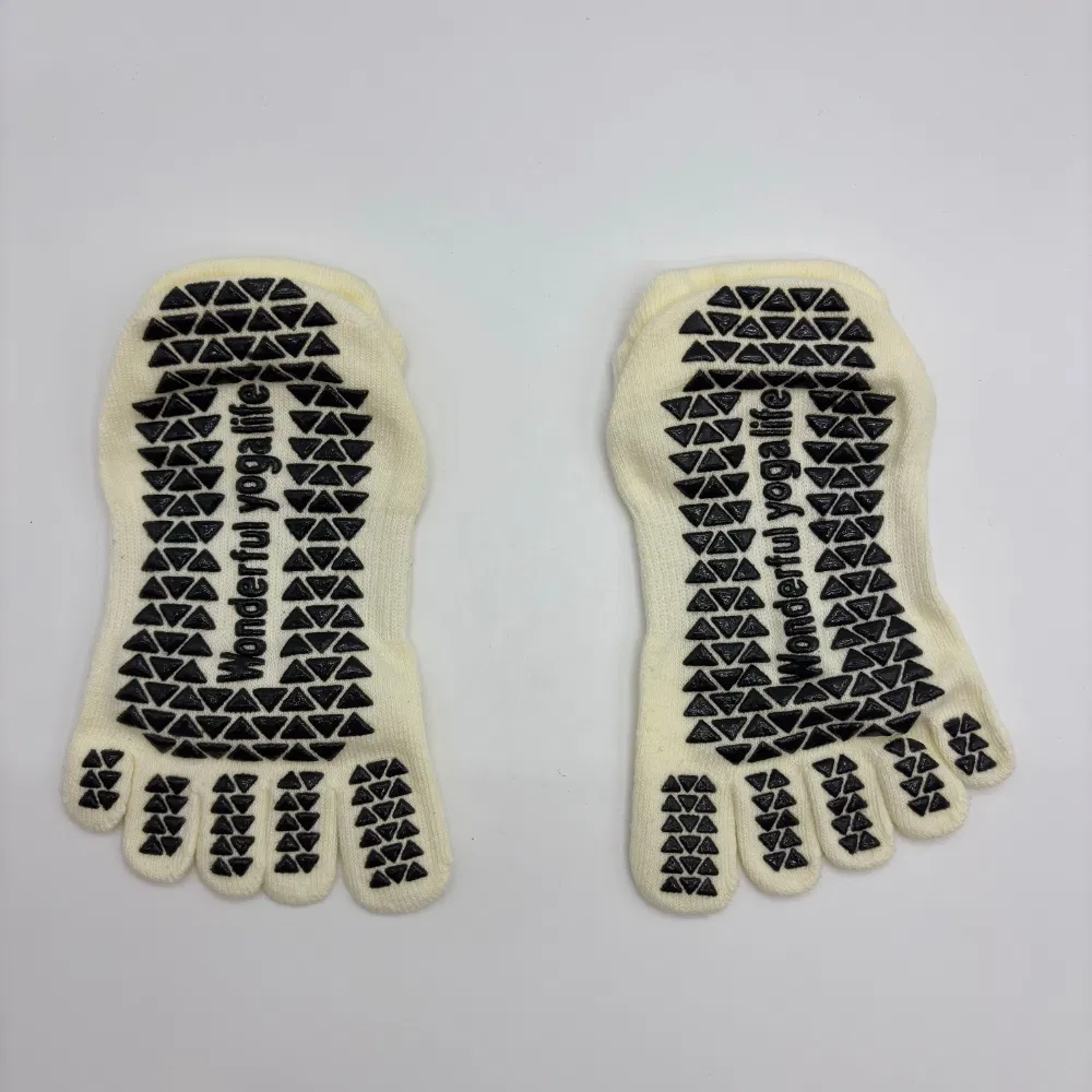 Meias de Yoga Antiderrapantes de Cinco Dedos com Abertura Traseira em Multicor com Grip de Silicone em Triângulo para Pilates
