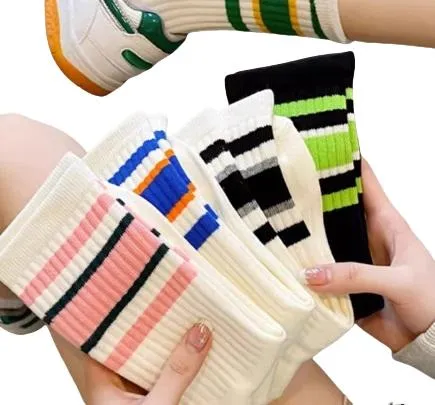 Atacado e personalização de todos os tipos de meias promocionais baratas de barco com ruffles no tornozelo e cano alto em muitos designs a preços baixos
