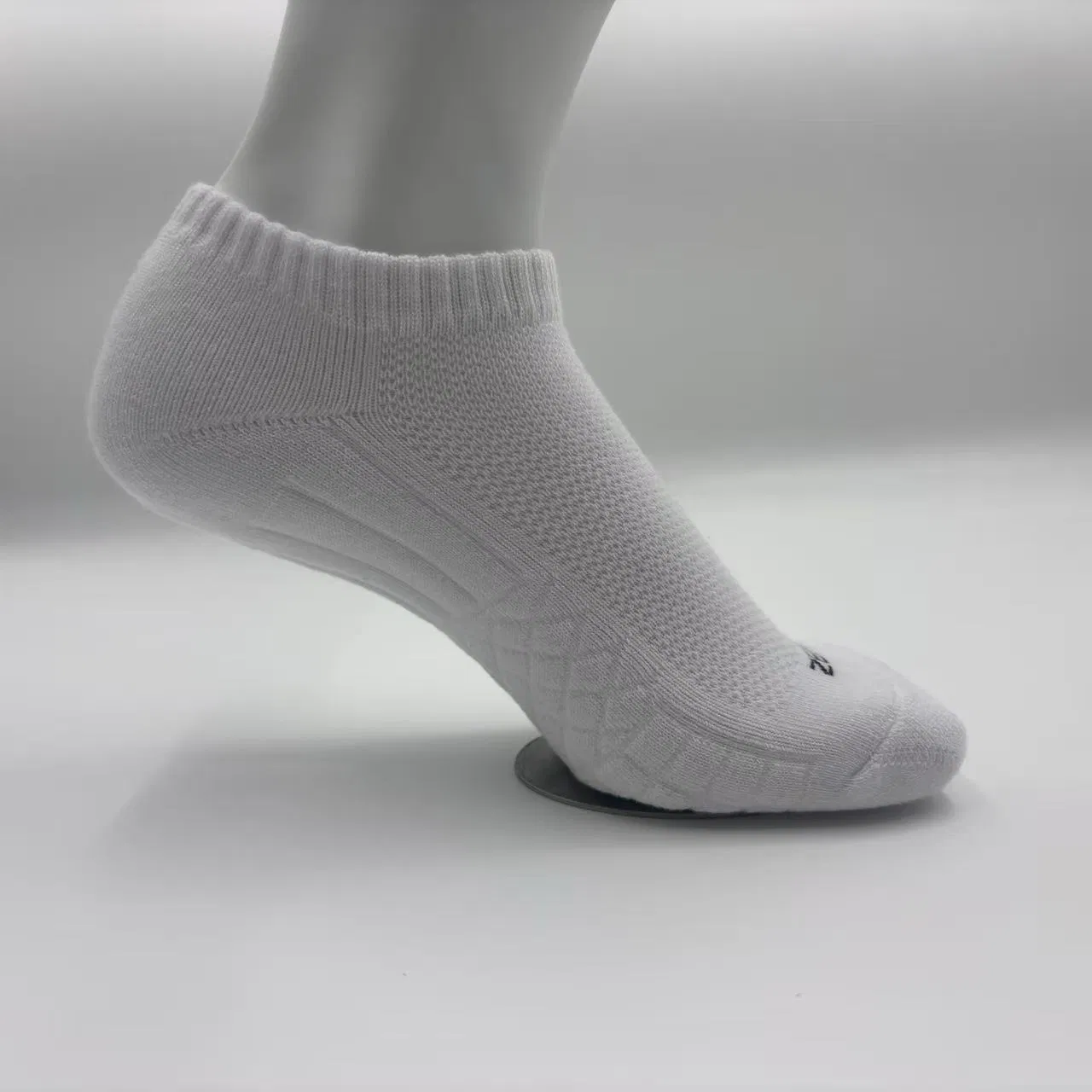 Meias esportivas respiráveis personalizadas de malha, cano curto, em algodão de alta densidade para corrida e treinamento