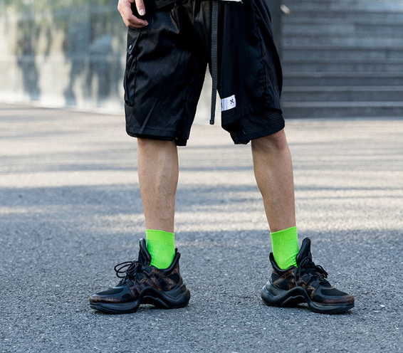 Meias esportivas casuais de algodão fluorescente impressas com listras verticais