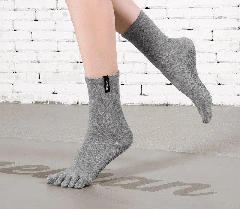 Meias de Calf Médio de Compressão Micro Antiderrapante para Dança Profissional Yogahigh para Fitness em Preto, Branco e Cinza