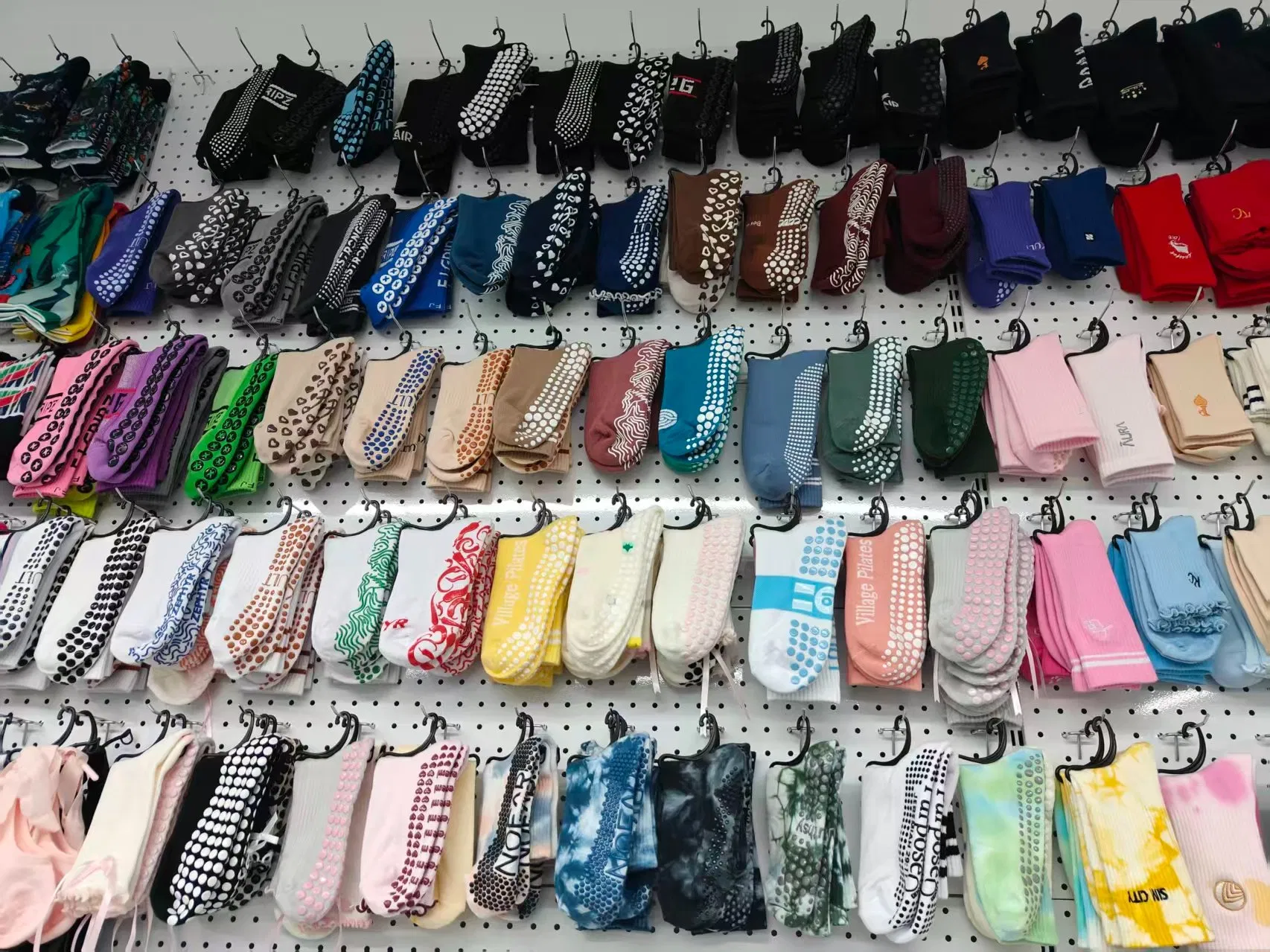 Meias esportivas femininas antiderrapantes personalizadas para atacado, meias de grife masculinas antiderrapantes