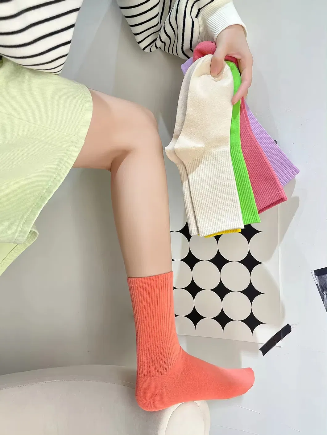 Meias lisas coloridas casuais personalizadas com logo para mulheres