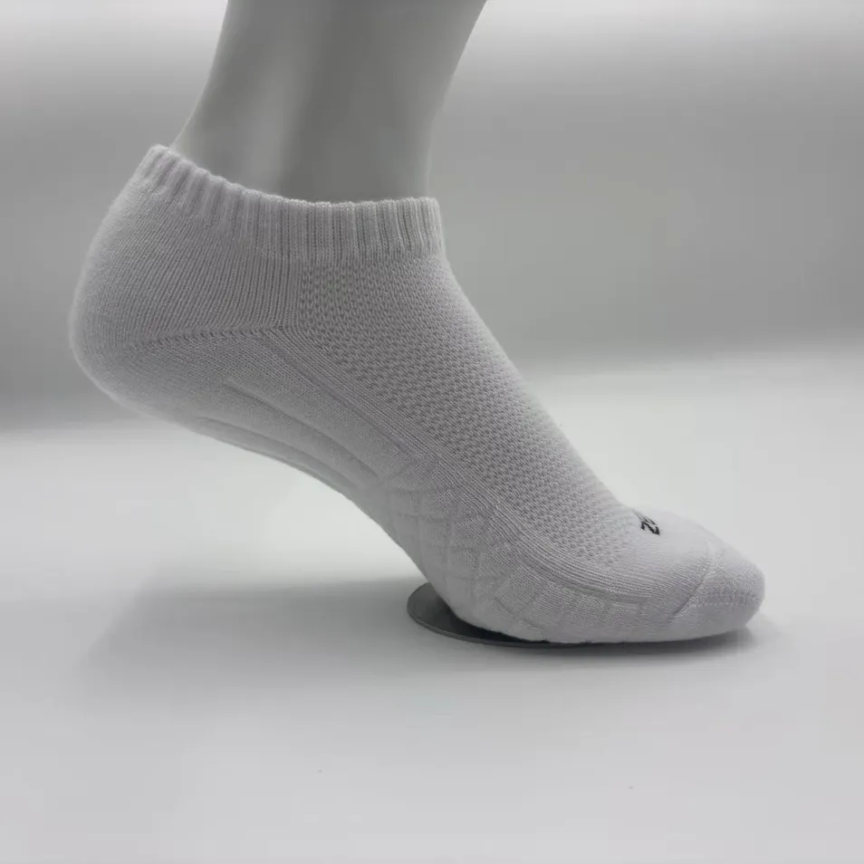 Meias esportivas respiráveis personalizadas de malha, cano curto, em algodão de alta densidade para corrida e treinamento