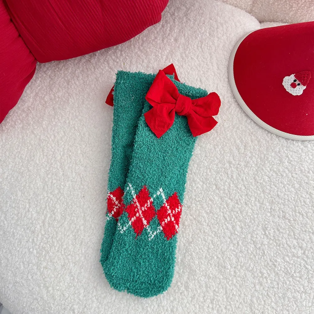 Meias de Natal Femininas 2024 Novas Meias de Coral Fleece de Desenho Animado até o Meio da Panturrilha Quentes